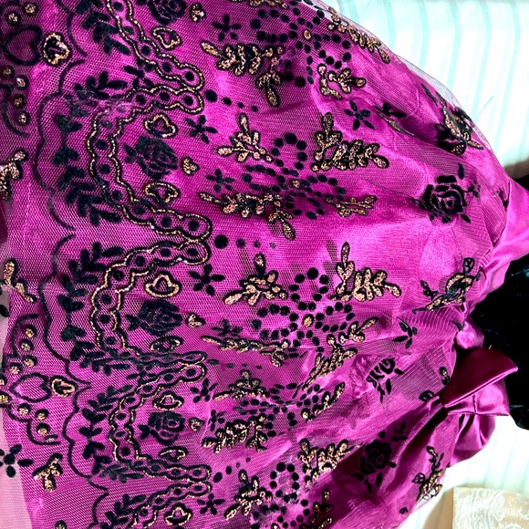 4/$25 Vertido para niña - Picture 3 of 5